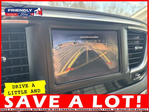 Used 2023 Chrysler Voyager LX image 34