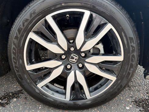 Used 2019 Honda Pilot Touring image 5