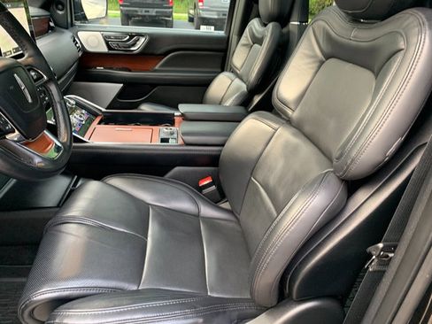 Used 2021 Lincoln Navigator Reserve w/ Luxury Package AWD/4WD image 18