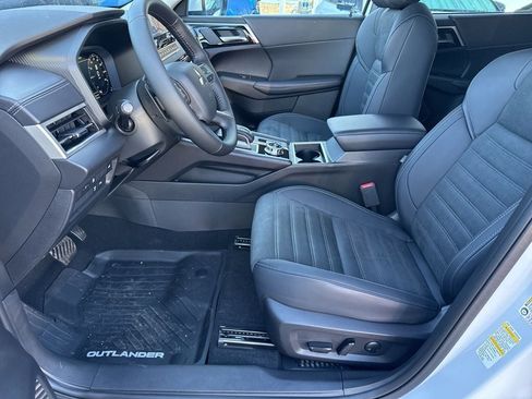 New 2025 Mitsubishi Outlander SE image 22