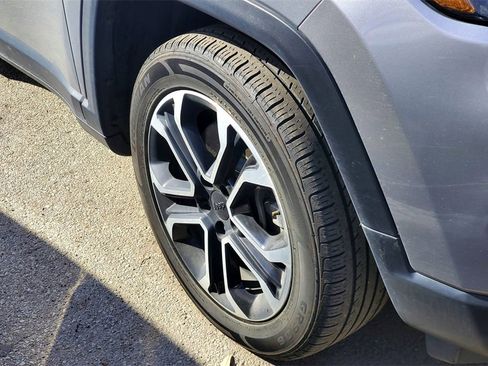 Used 2023 Jeep Compass Limited image 4