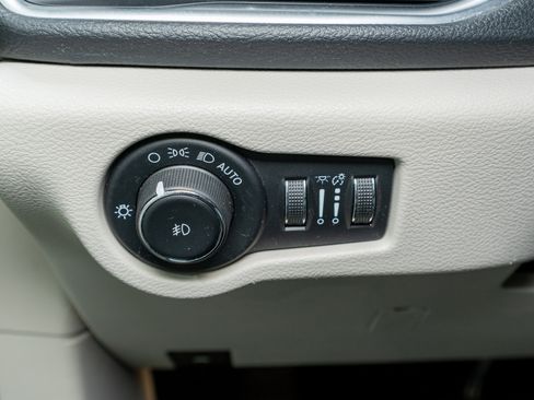 Used 2020 Chrysler Pacifica Limited image 30