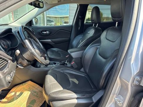 Used 2019 Jeep Cherokee Limited AWD/4WD image 16