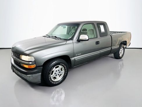 Used 2000 Chevrolet Silverado 1500 LS image 3