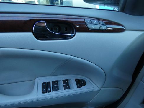 Used 2011 Buick Lucerne CXL image 19