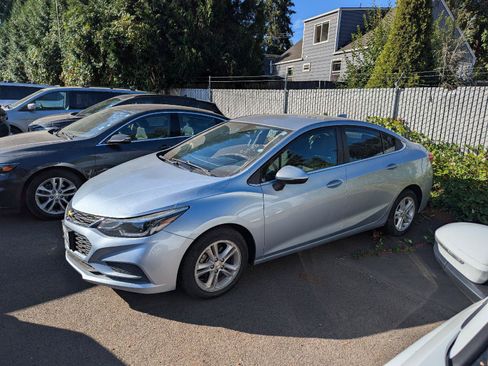 Used 2018 Chevrolet Cruze LT w/ LT Fleet Convenience Package FWD image 2