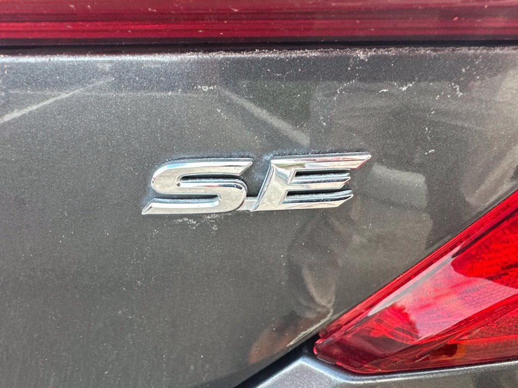 Used 2012 Toyota Camry SE w/ Leather Pkg FWD image 8