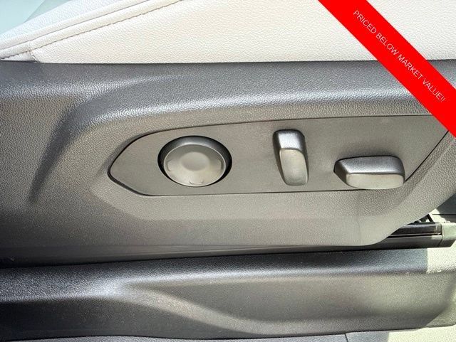 Used 2025 Chevrolet Tahoe Premier AWD/4WD image 32