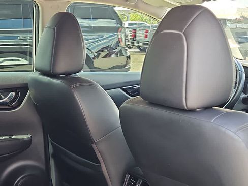 Used 2022 Nissan Rogue Sport SV w/ Technology Package FWD image 17