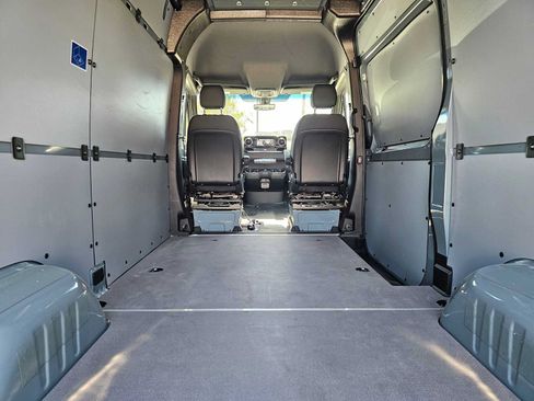 Used 2026 Mercedes-Benz Sprinter 2500 image 18