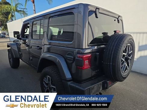 Used 2025 Jeep Wrangler Unlimited Sahara AWD/4WD image 4