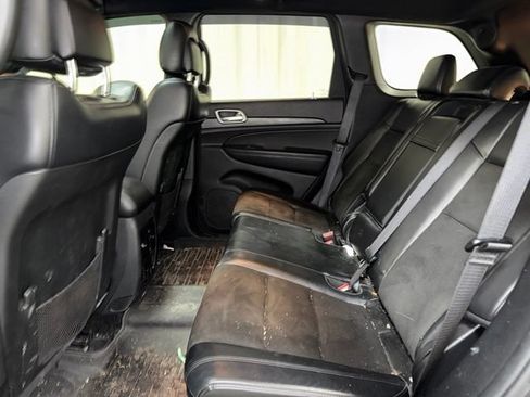 Used 2019 Jeep Grand Cherokee Altitude AWD/4WD image 18