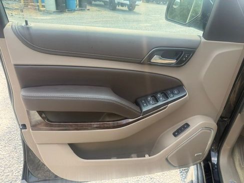 Used 2018 Chevrolet Suburban LT AWD/4WD image 17