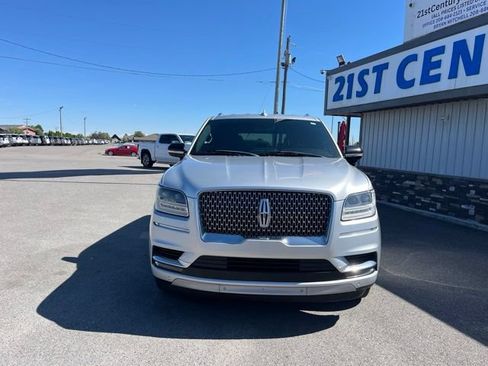 Used 2019 Lincoln Navigator Premiere AWD/4WD image 2