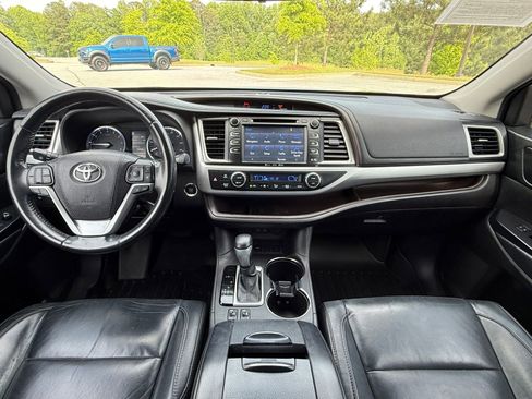 Used 2018 Toyota Highlander XLE FWD image 23