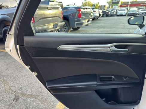 Used 2019 Ford Fusion SE FWD image 24