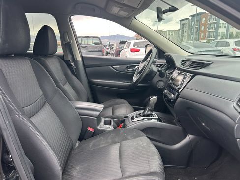 Used 2017 Nissan Rogue SV FWD image 34