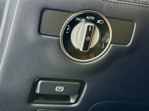 Used 2020 Mercedes-Benz SL 550 image 11