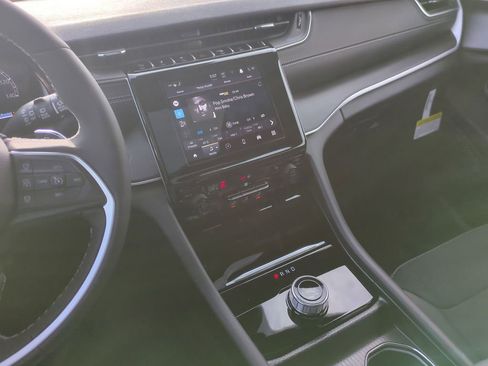 New 2025 Jeep Grand Cherokee L Altitude image 29