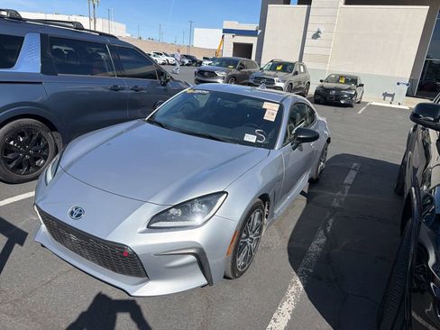 Used 2023 Toyota GR86 w/ ALL Weather Mat Package (TMS) RWD image 2