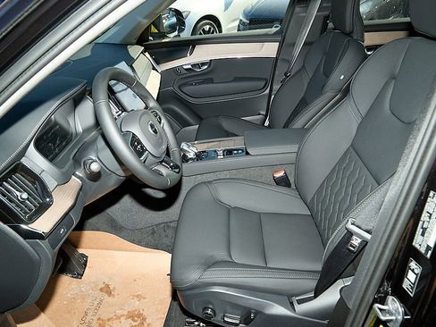 New 2026 Volvo XC90 B6 Plus w/ Protection Package Premier image 17