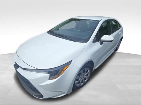 Used 2025 Toyota Corolla LE FWD image 9