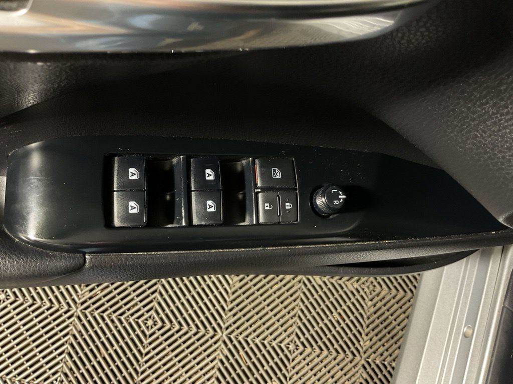 Used 2020 Toyota Camry LE FWD image 18