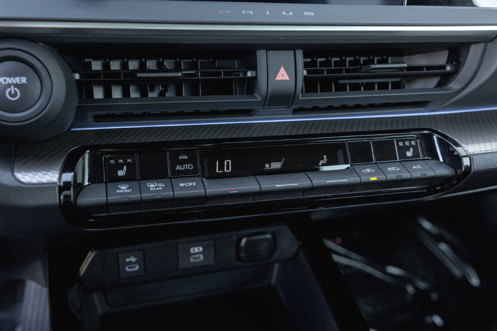 Certified 2024 Toyota Prius XLE FWD image 20