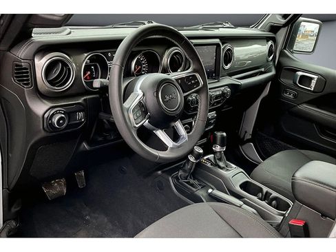 Used 2023 Jeep Wrangler Sahara image 14