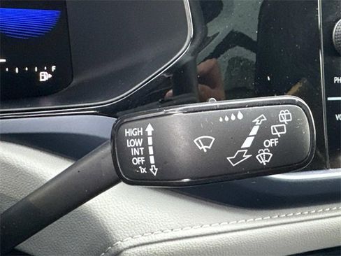 Certified 2024 Volkswagen Taos SE w/ Panoramic Sunroof Package image 25