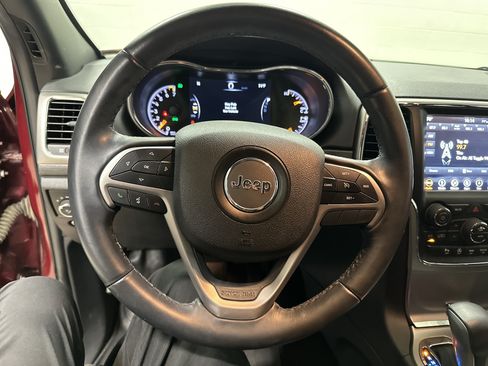 Used 2018 Jeep Grand Cherokee Laredo AWD/4WD image 18