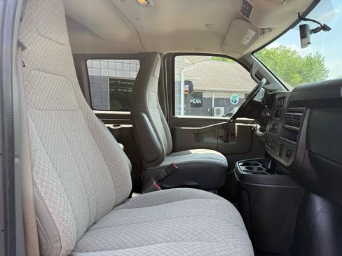 Used 2018 GMC Savana 3500 LS RWD image 11