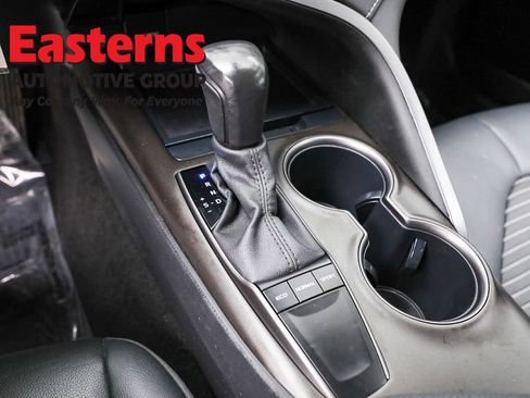 Used 2023 Toyota Camry SE image 13