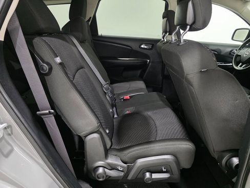 Used 2019 Dodge Journey SE image 23
