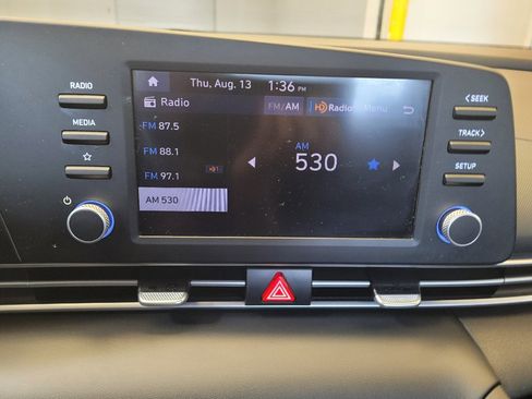 Used 2025 Hyundai Elantra SE FWD image 25