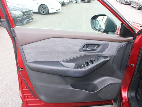 Used 2023 Nissan Rogue S image 11