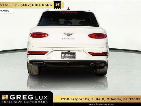 Used 2022 Bentley Bentayga AWD/4WD image 22