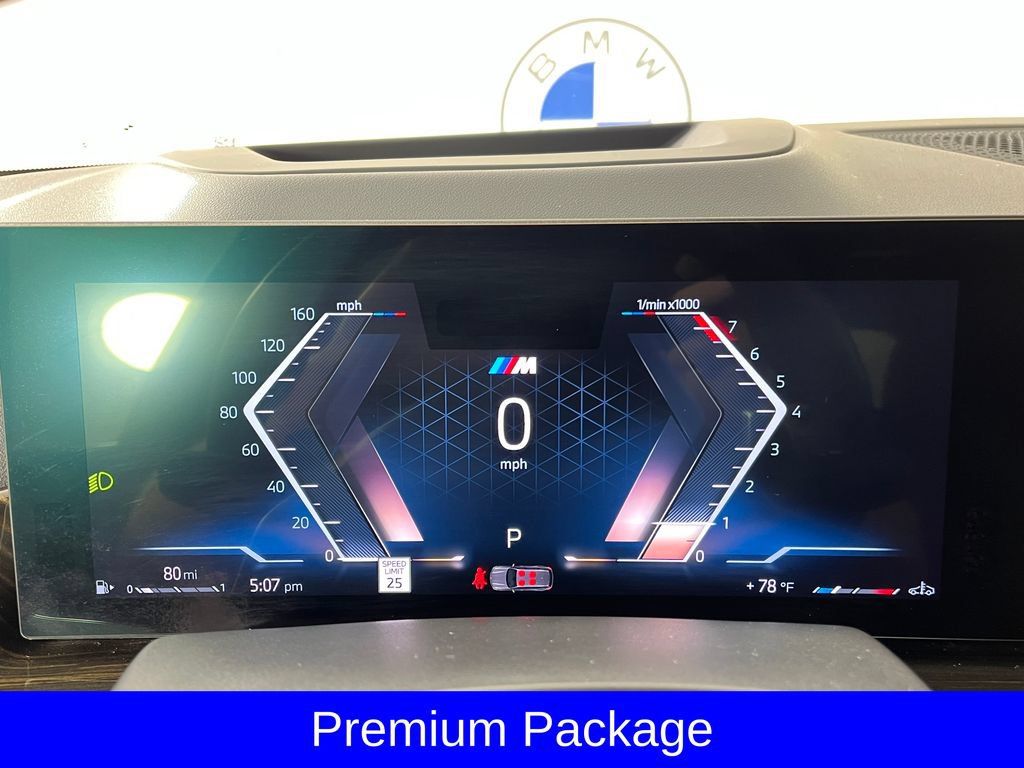 Used 2025 BMW X7 xDrive40i w/ M Sport Package AWD/4WD image 4