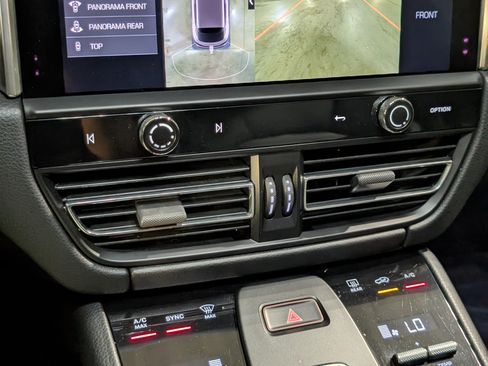 Certified 2022 Porsche Macan S AWD/4WD image 38
