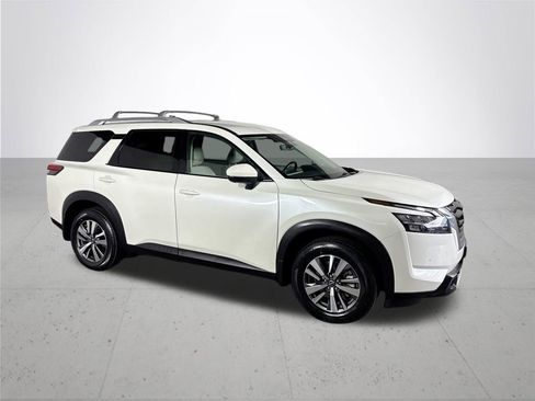 Used 2023 Nissan Pathfinder SL AWD/4WD image 4