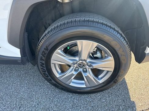 Used 2022 Toyota RAV4 XLE image 19