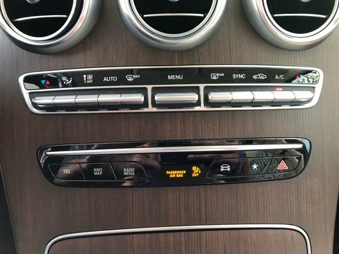 Used 2021 Mercedes-Benz GLC 300 4MATIC image 30