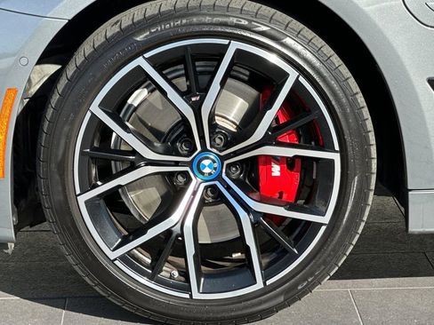 Used 2023 BMW 530e w/ M Sport Package image 32