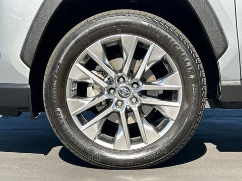 Certified 2019 Toyota RAV4 Limited AWD/4WD image 27