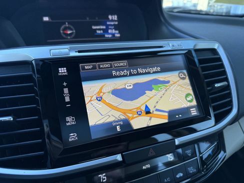 Used 2017 Honda Accord Touring image 23