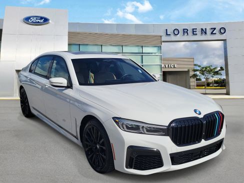 Used 2021 BMW 750i xDrive w/ Luxury Rear Seating Package AWD/4WD image 3