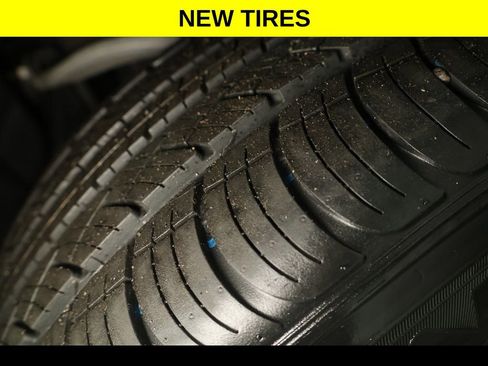 Used 2022 GMC Sierra 1500 SLT w/ SLT Convenience Package image 11