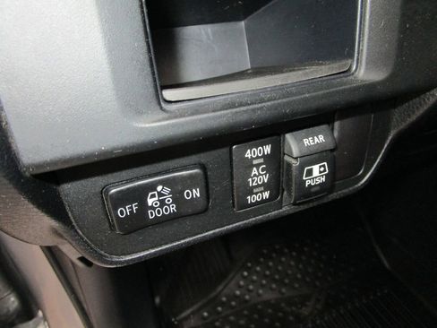 Used 2017 Toyota Tacoma Limited image 25