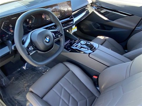 New 2025 BMW 530i image 18