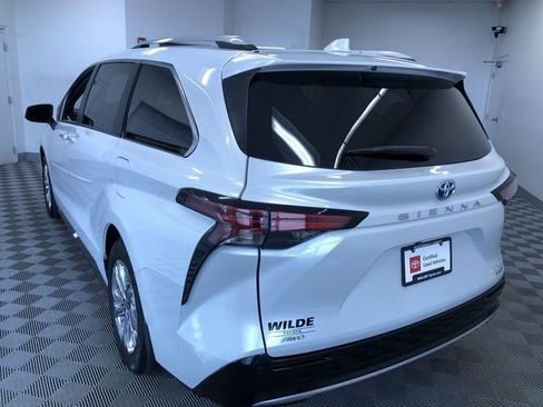 Certified 2024 Toyota Sienna Platinum image 12